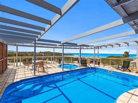 Beachfront holiday rental in Coffs Harbour .